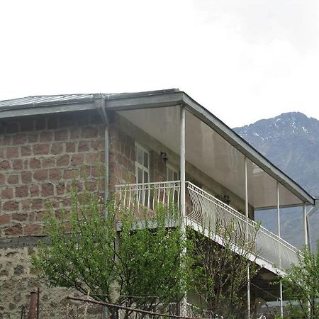 Red Stone Guest House Kazbegi Δωμάτιο φωτογραφία