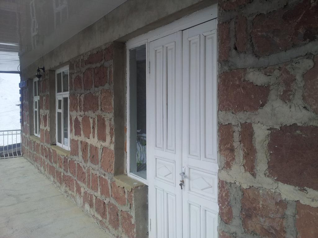 Red Stone Guest House Kazbegi Δωμάτιο φωτογραφία