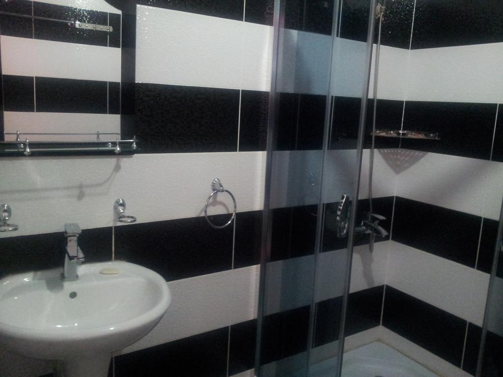 Red Stone Guest House Kazbegi Δωμάτιο φωτογραφία