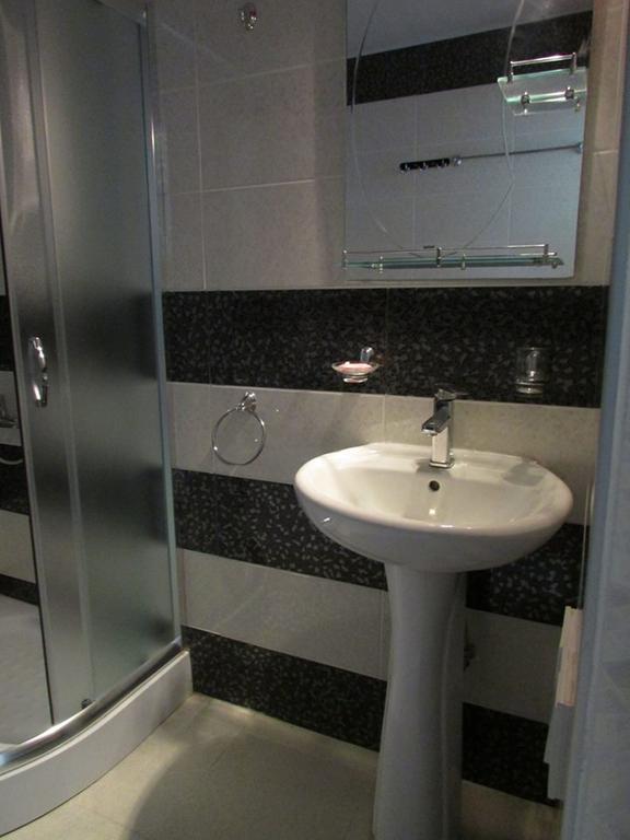 Red Stone Guest House Kazbegi Δωμάτιο φωτογραφία