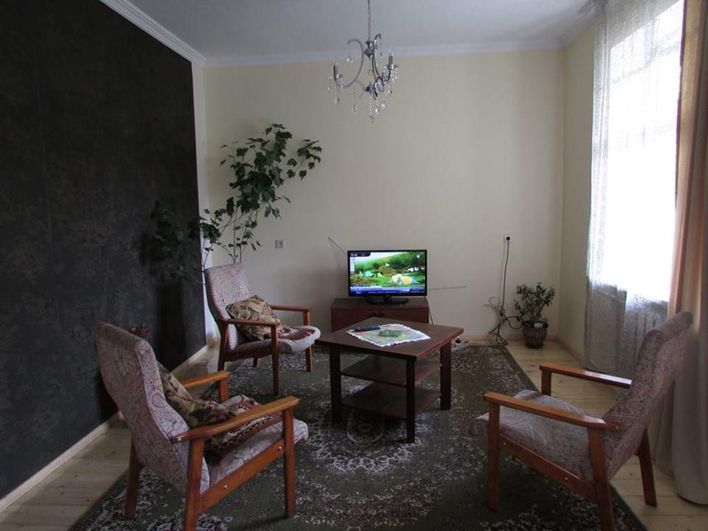 Red Stone Guest House Kazbegi Δωμάτιο φωτογραφία