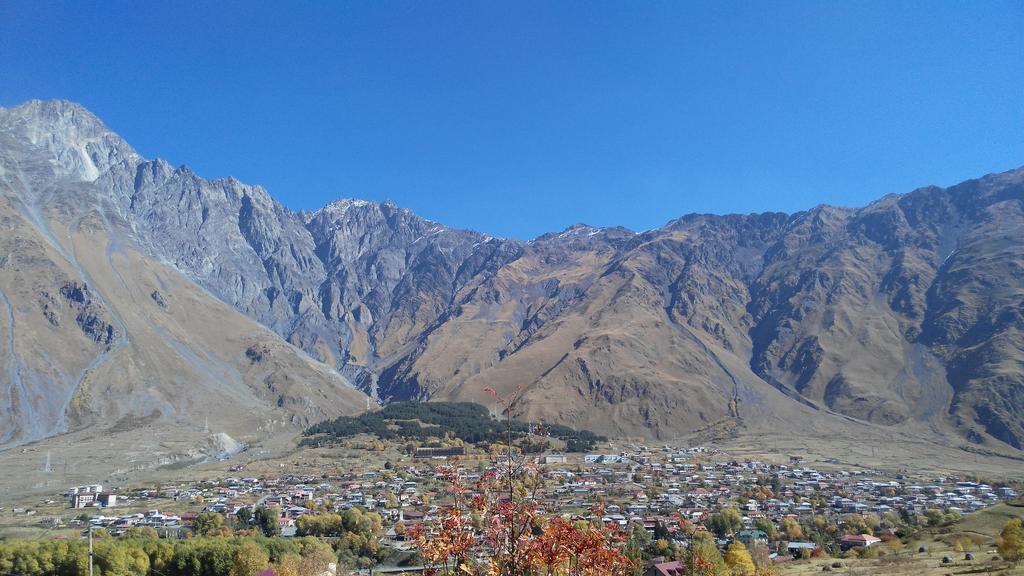 Red Stone Guest House Kazbegi Εξωτερικό φωτογραφία