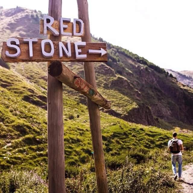 Red Stone Guest House Kazbegi Εξωτερικό φωτογραφία