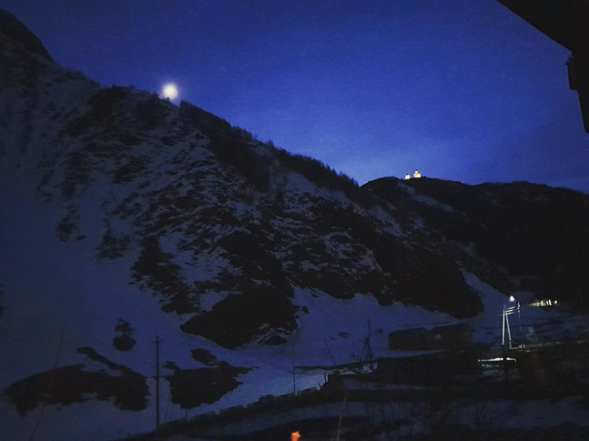 Red Stone Guest House Kazbegi Εξωτερικό φωτογραφία